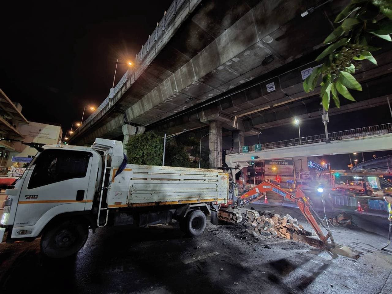 Supporting construction machinery and vehicles