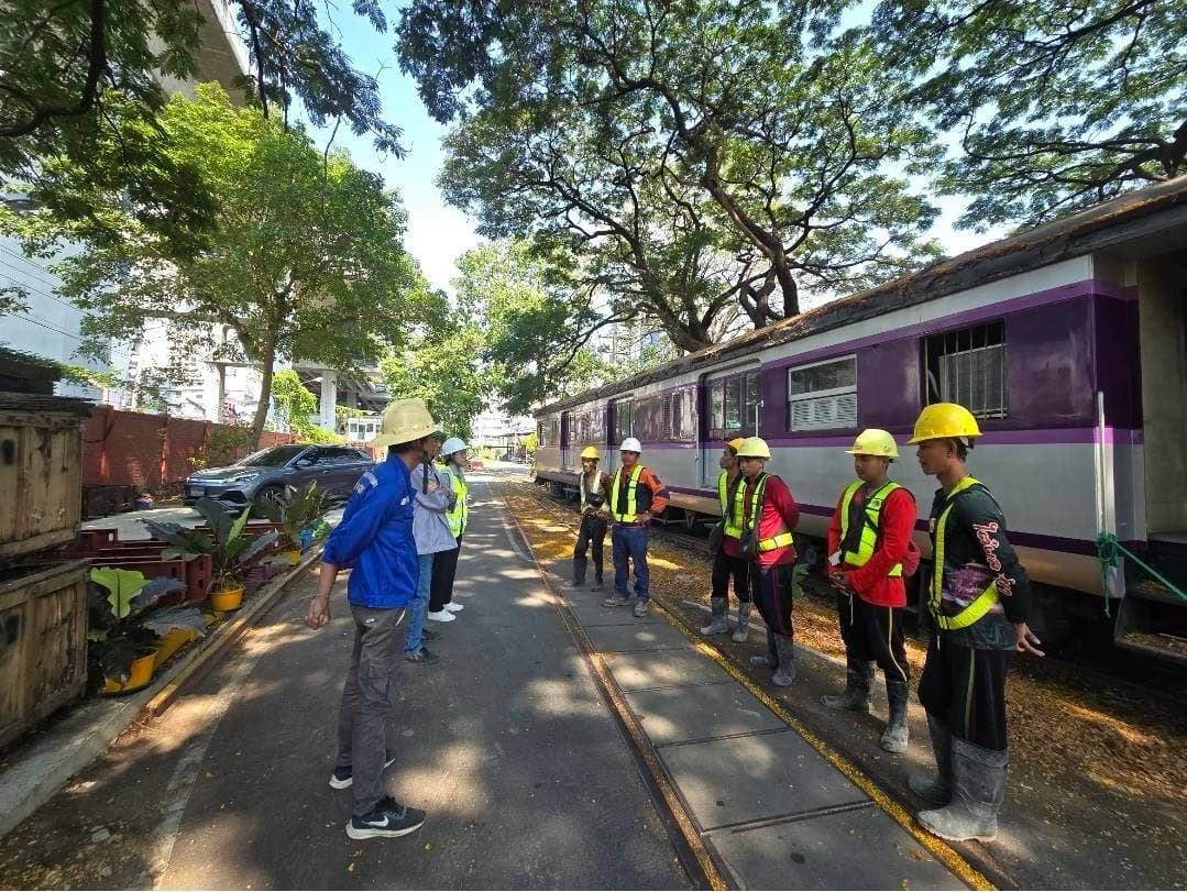 Orange Line MRT — Ratchaprarop Station OR10